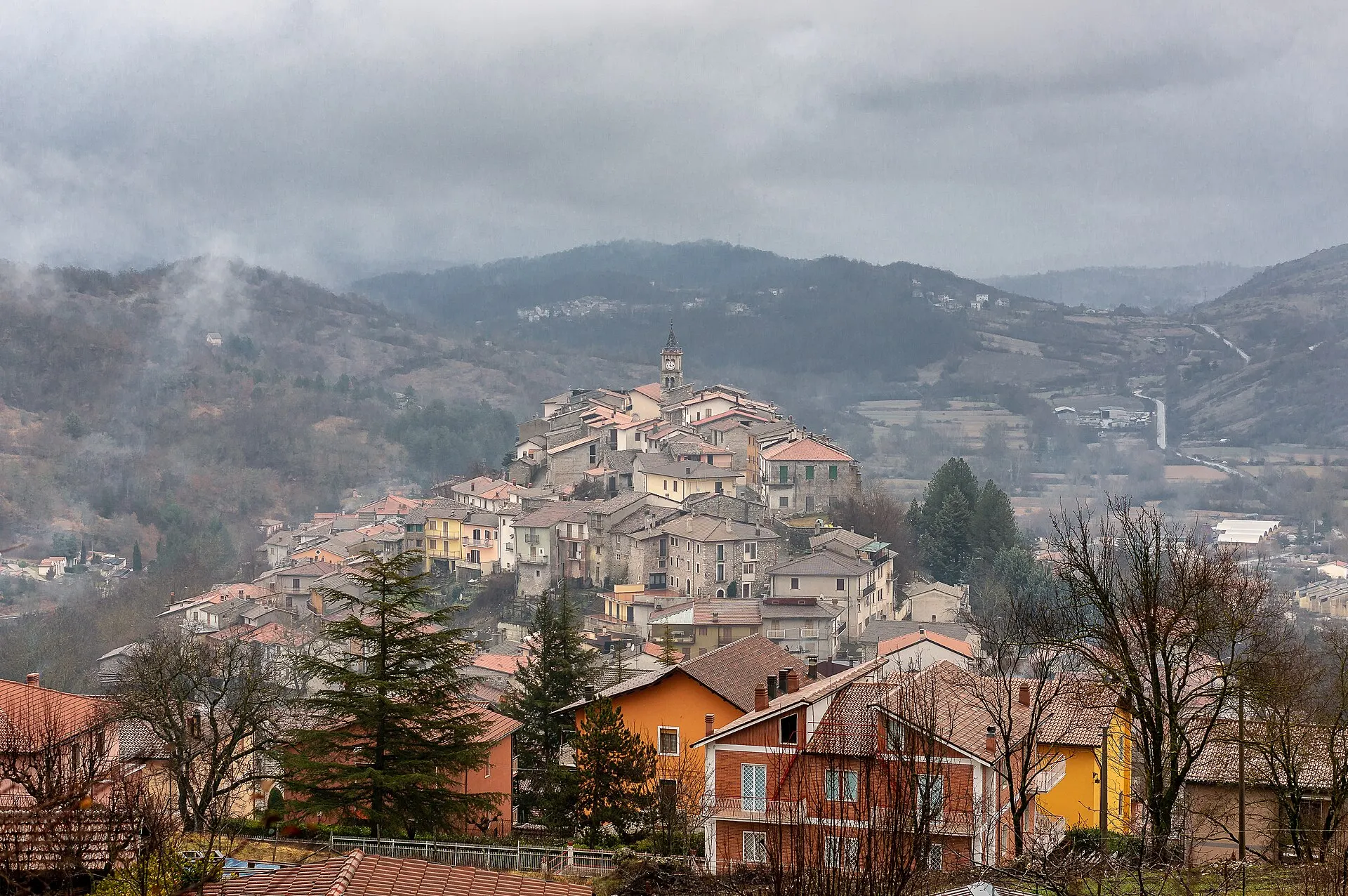 La valle di Luppa, lungo la tappa da Sante Marie a Santo Stefano
