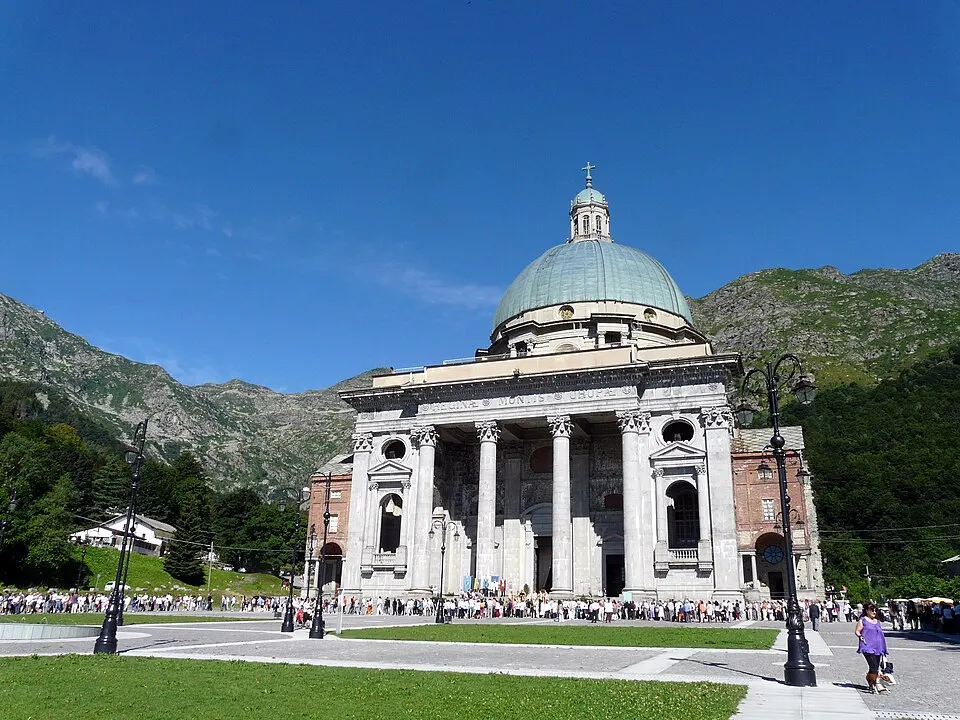 Tra massi erratici e castagni, lungo la tappa da Sala Biellese a Santuario di Graglia